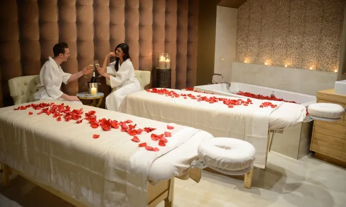 Romantic Couples Massage With Setup